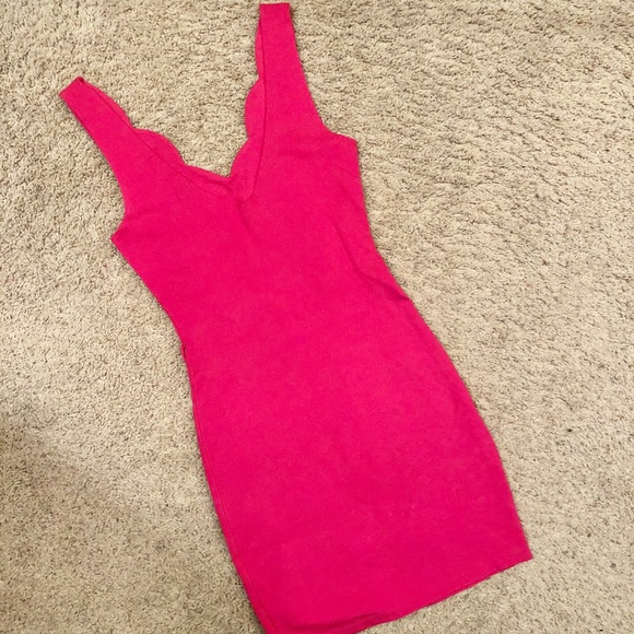 ✨SALE✨Hot Pink Scallop Bodycon Dress - Picture 3 of 3
